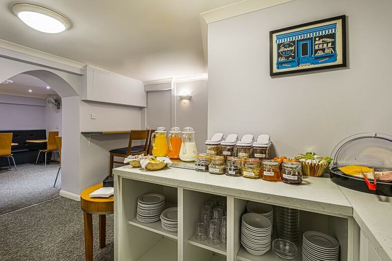 Victoria Station Hotel