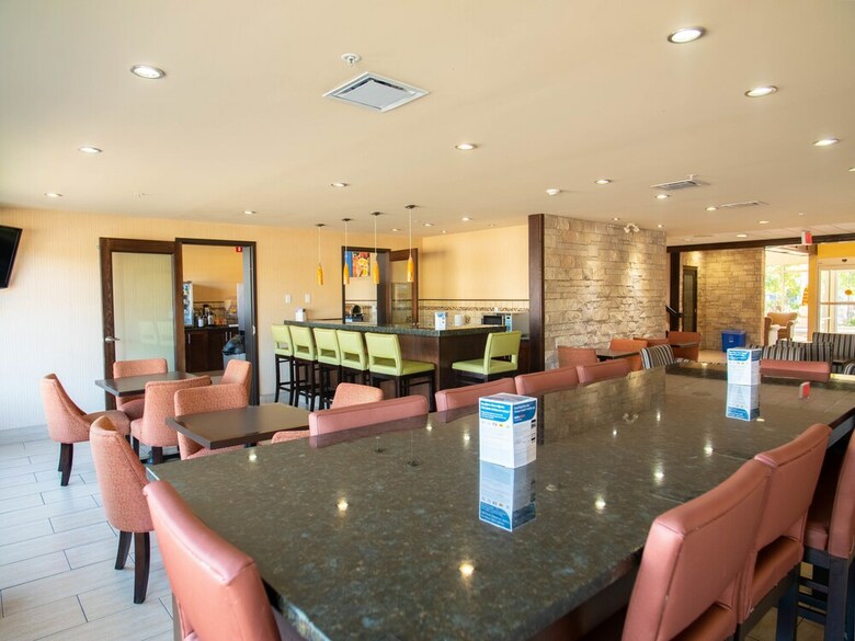 Hotel Comfort Inn & Suites