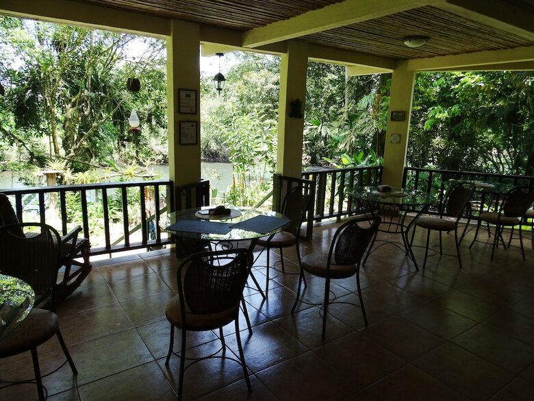 Bed & Breakfast Heliconia Island