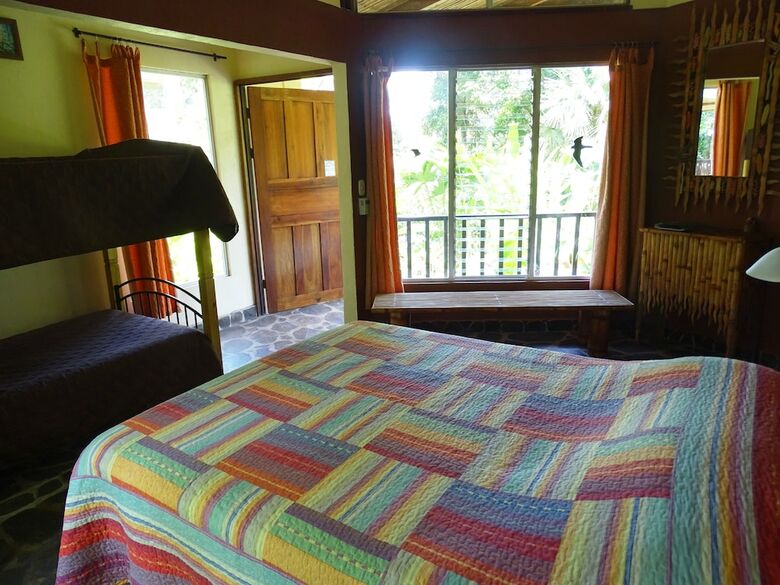 Bed & Breakfast Heliconia Island