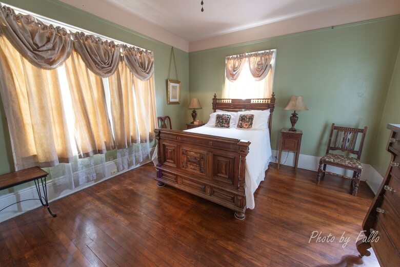 Bed & Breakfast Degas House