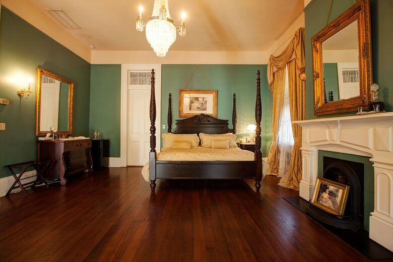Bed & Breakfast Degas House