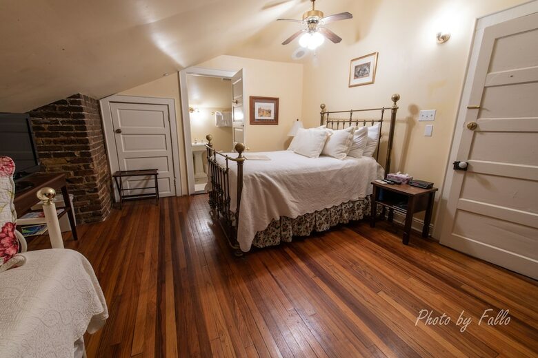 Bed & Breakfast Degas House
