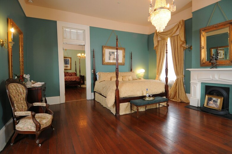 Bed & Breakfast Degas House