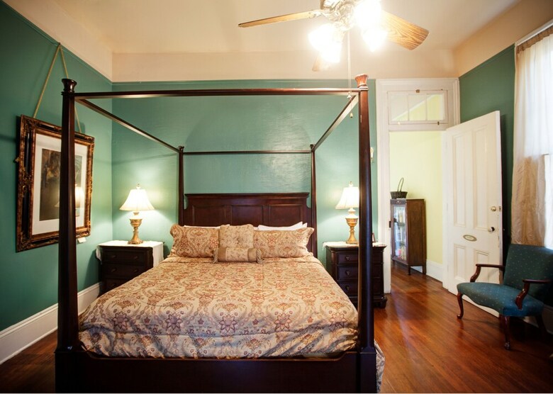 Bed & Breakfast Degas House