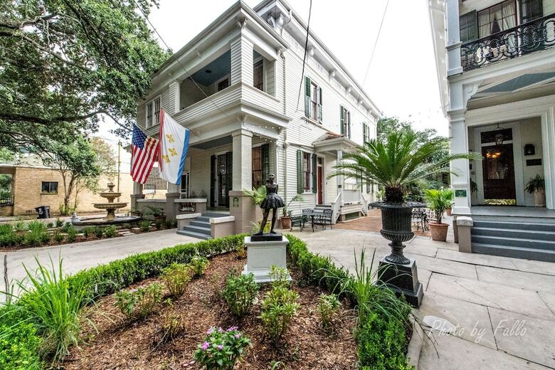 Bed & Breakfast Degas House