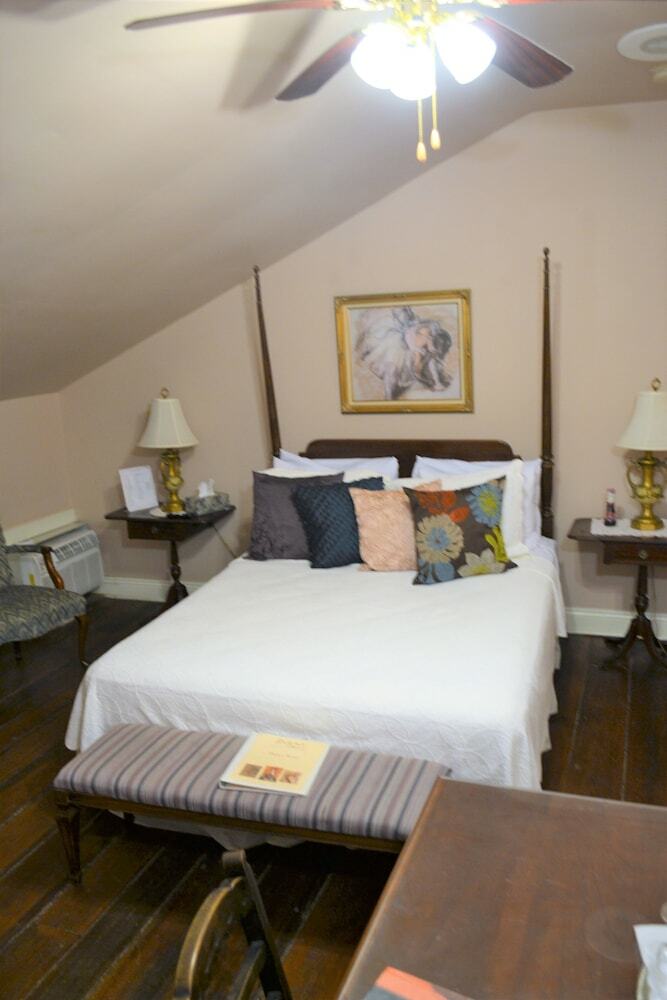 Bed & Breakfast Degas House
