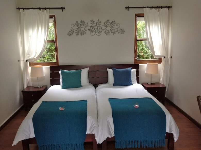 Hotel Sixteen Guest House On Main