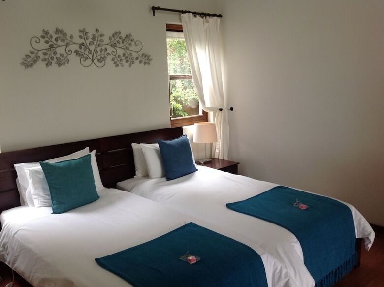 Hotel Sixteen Guest House On Main
