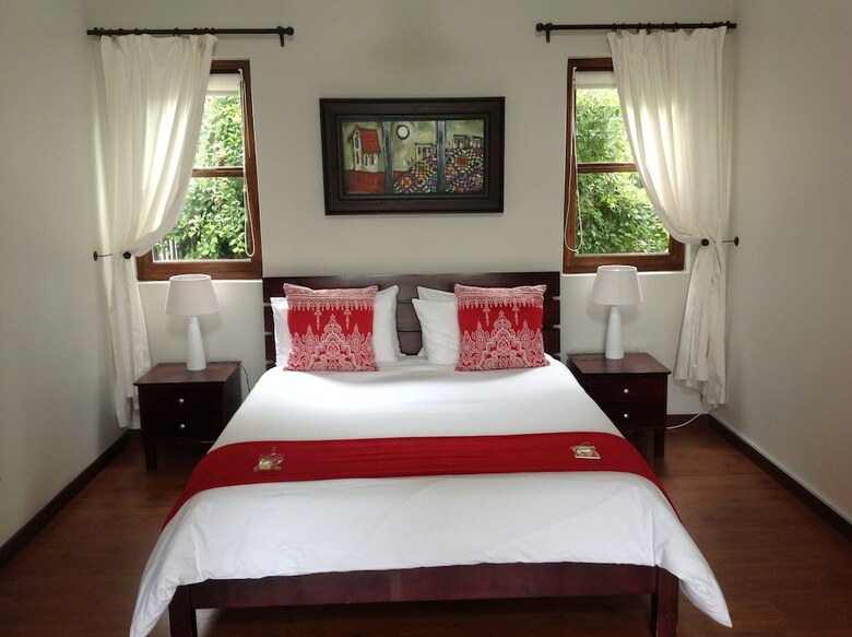 Hotel Sixteen Guest House On Main