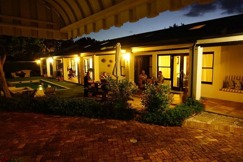 Hotel Sixteen Guest House On Main