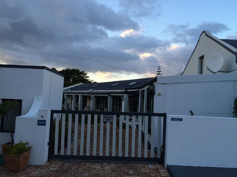 Hotel Sixteen Guest House On Main
