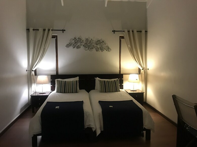 Hotel Sixteen Guest House On Main