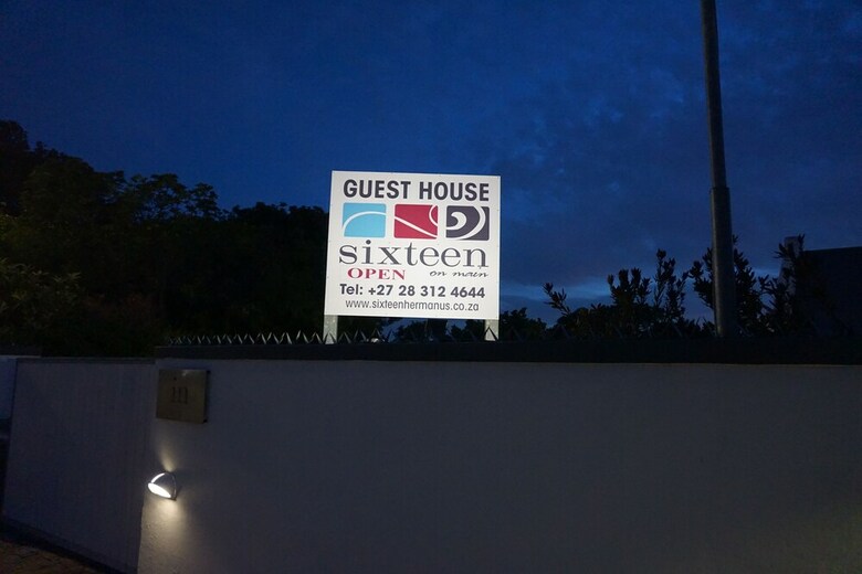 Hotel Sixteen Guest House On Main