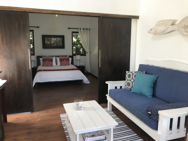 Hotel Sixteen Guest House On Main