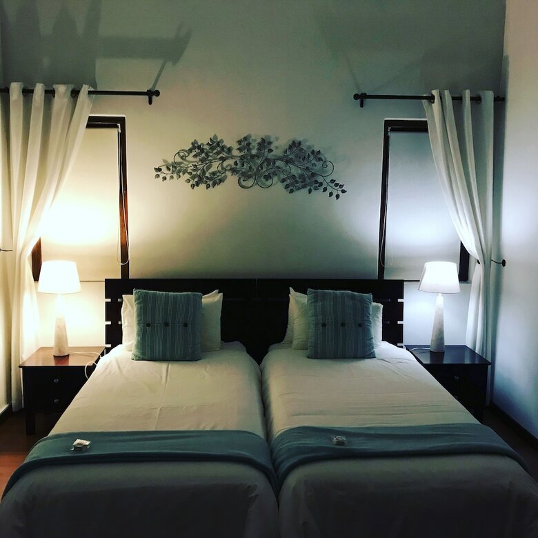 Hotel Sixteen Guest House On Main