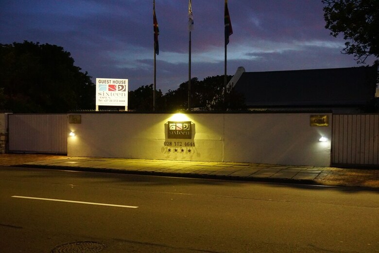 Hotel Sixteen Guest House On Main