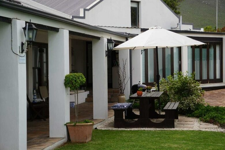 Hotel Sixteen Guest House On Main