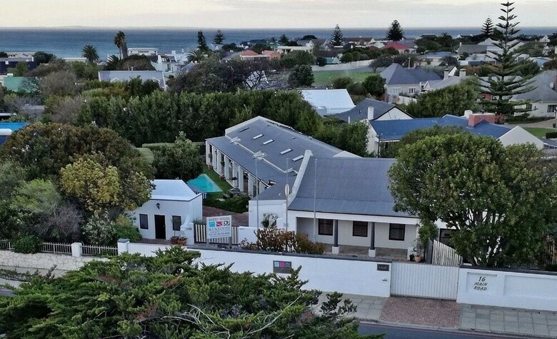 Hotel Sixteen Guest House On Main