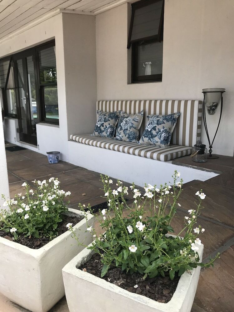 Hotel Sixteen Guest House On Main