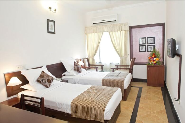 Hotel Pookodans International