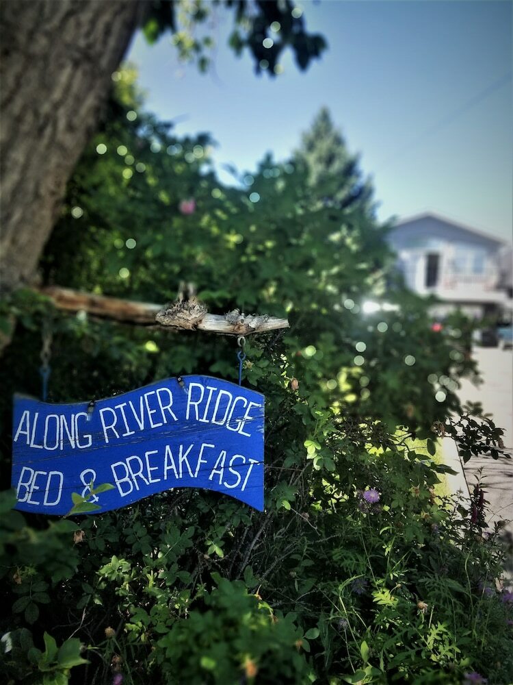 Bed & Breakfast Along River Ridge