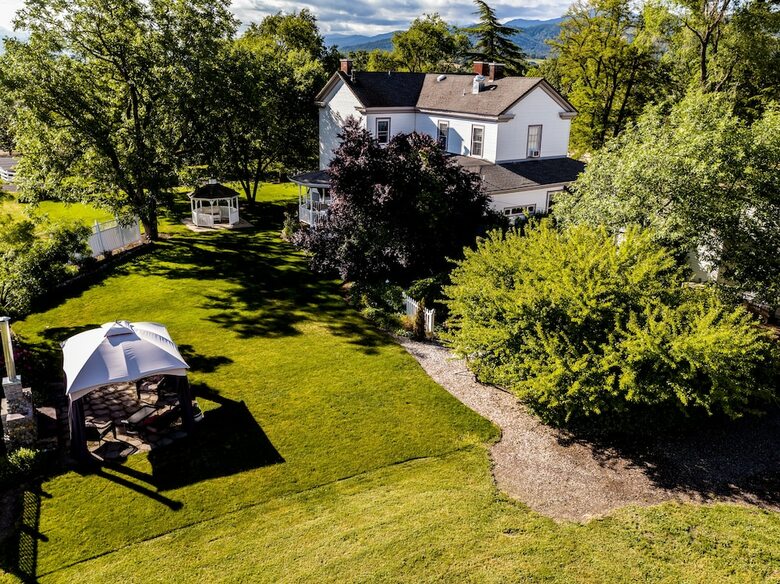Bed & Breakfast Bybee's Historic Inn