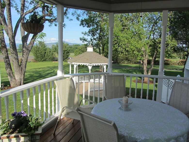 Bed & Breakfast Bybee's Historic Inn