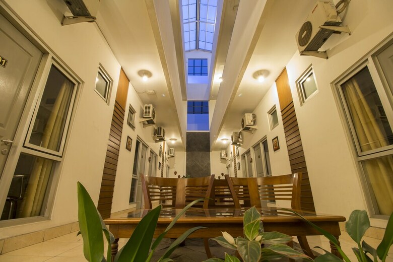 Poncowinatan Hotel