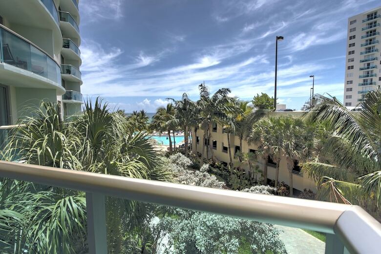 Hollywood Condos