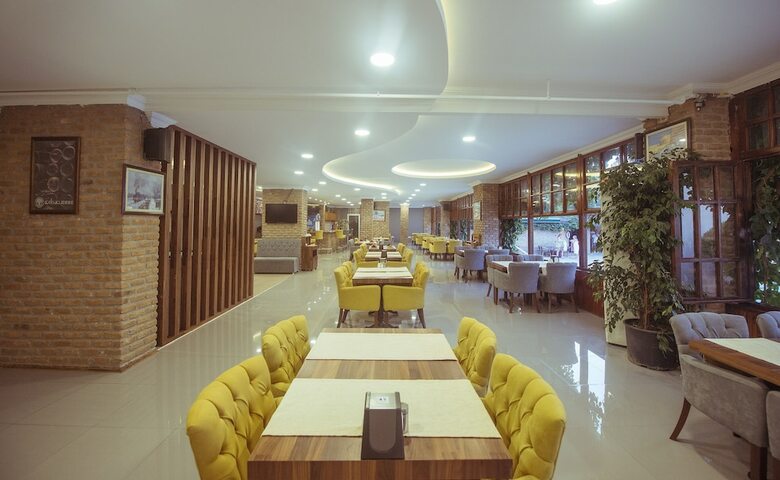 Han Deluxe Hotel