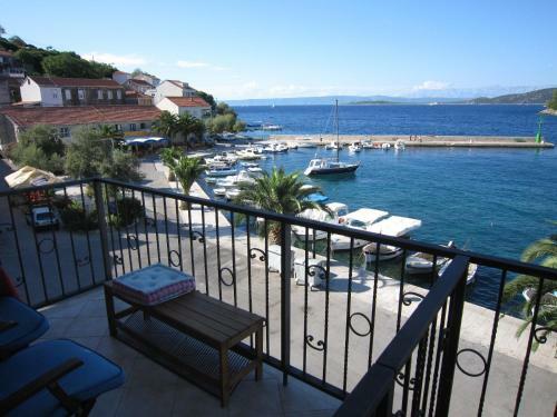 Divna Apartments And Rooms