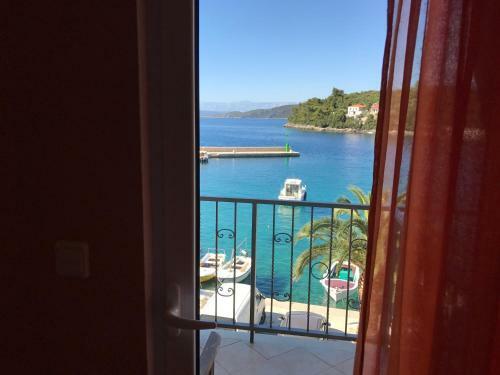 Divna Apartments And Rooms