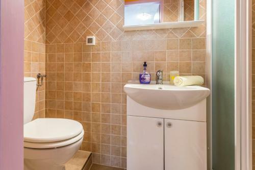 Divna Apartments And Rooms