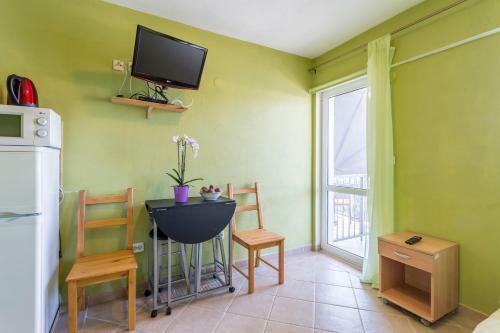 Divna Apartments And Rooms