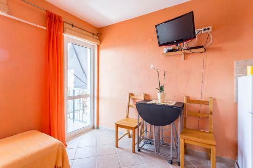 Divna Apartments And Rooms