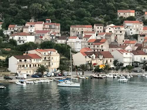 Divna Apartments And Rooms