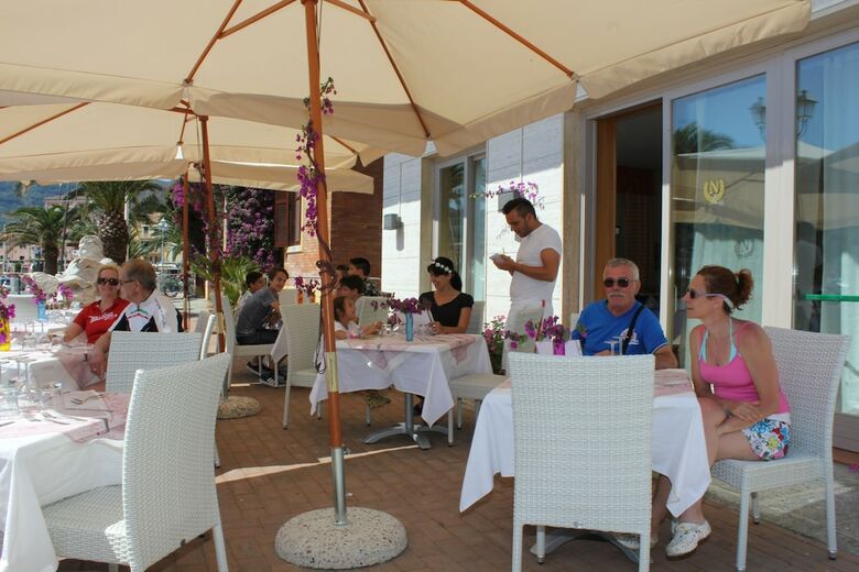 Hotel Belmare
