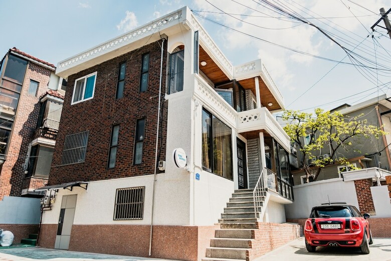 Hostal Chingu Guesthouse
