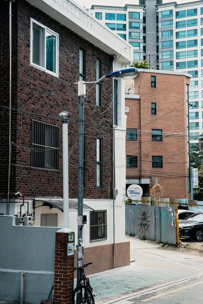Hostal Chingu Guesthouse