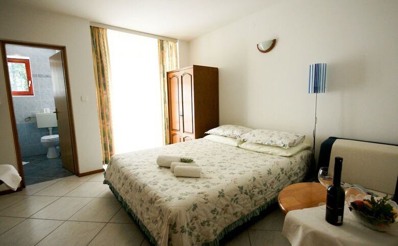 Apartments And Rooms Degra