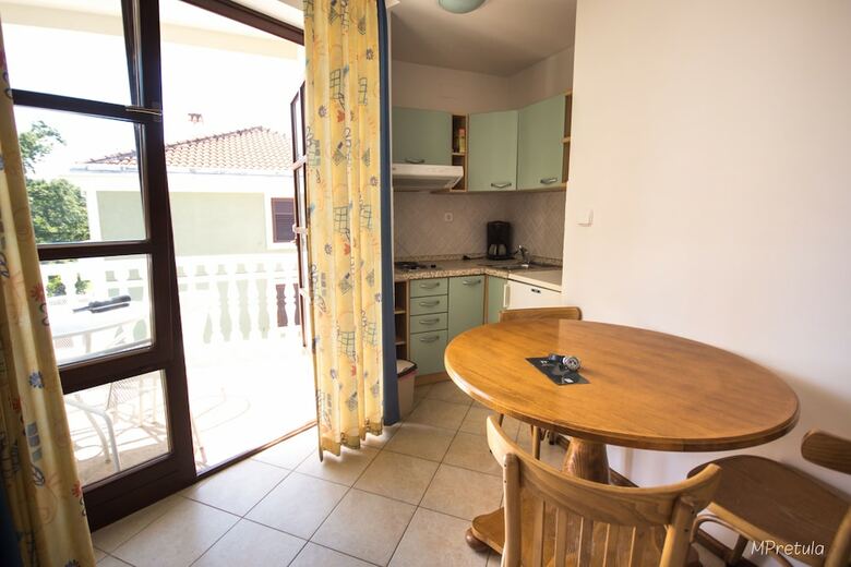 Apartments And Rooms Degra
