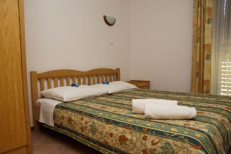 Apartments And Rooms Degra