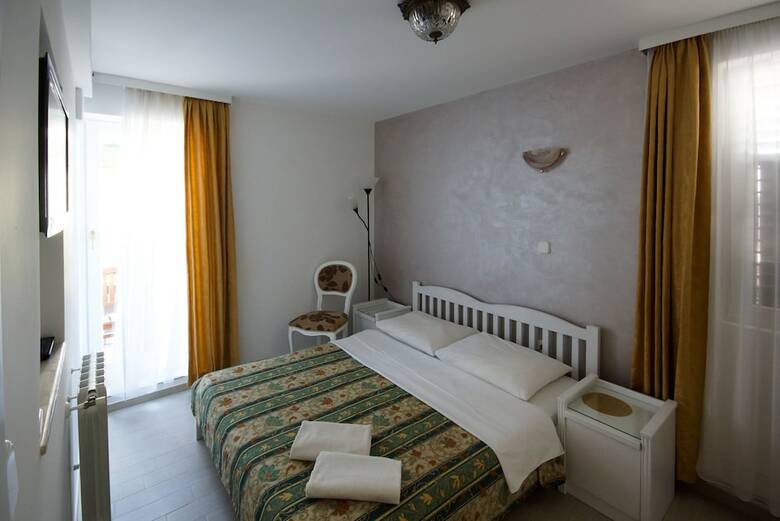 Apartments And Rooms Degra