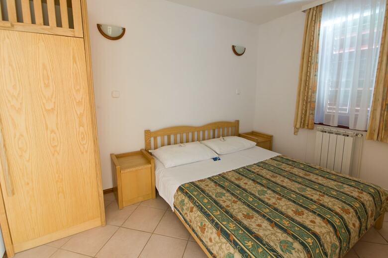 Apartments And Rooms Degra