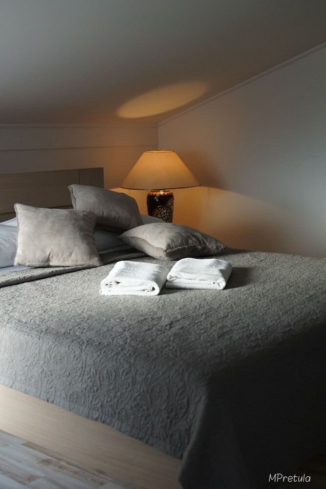 Apartments And Rooms Degra