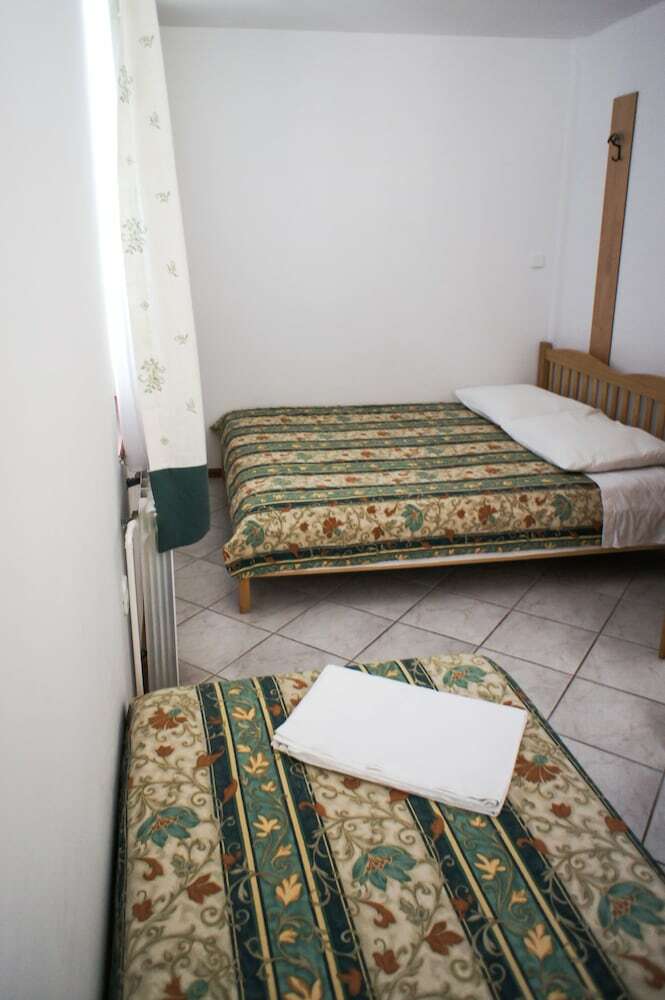 Apartments And Rooms Degra