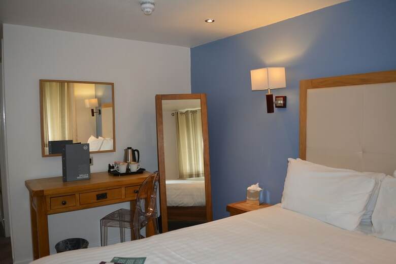 Waterside Hotel & Leisure Club