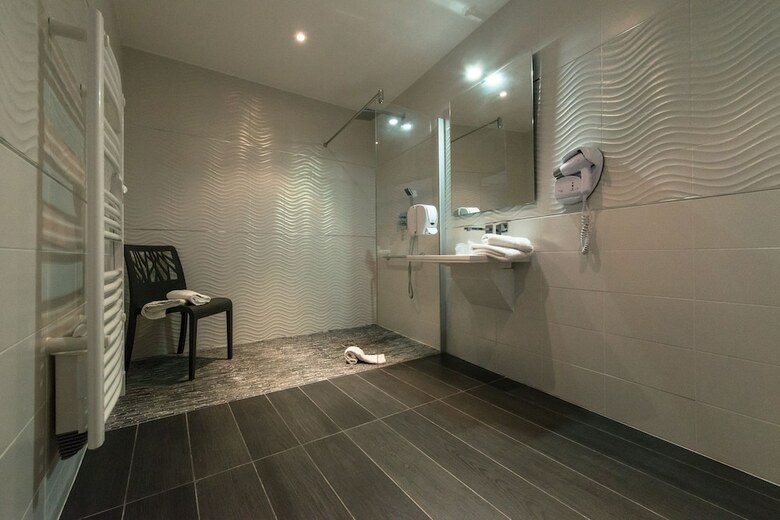 Hotel H�tel Holidays & Work