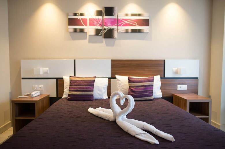 Hotel H�tel Holidays & Work
